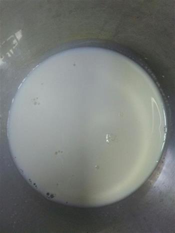 椰丝牛奶小方的做法图解1