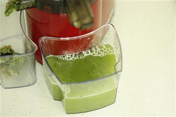 鲜榨黄瓜雪梨汁的做法图解9