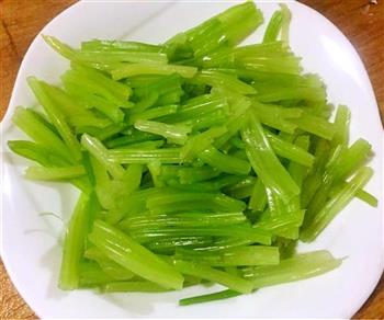 芹菜炒粉条的做法图解3