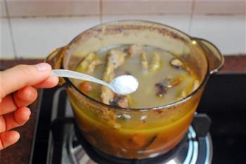 栗子鸡爪海鲜汤的做法图解8