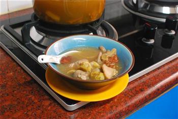 栗子鸡爪海鲜汤的做法图解9