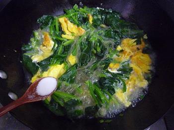 菠菜鸡蛋炖粉条的做法步骤10