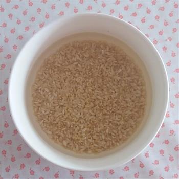 姬松茸发芽糙米粥的做法图解1