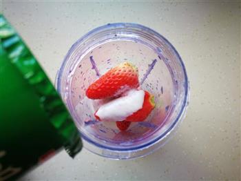 草莓紫薯奶昔的做法步骤5
