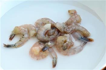 西兰花鲜虾焗饭的做法步骤3