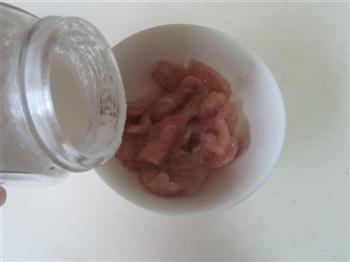 双菇木耳炒肉片的做法步骤2