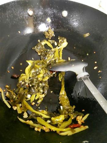 老坛酸菜黄花鱼的做法步骤3