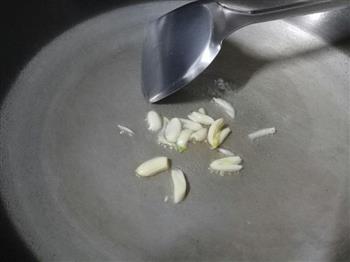 白蘑菇炒卷心菜的做法图解4