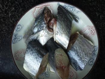 酱鲅鱼炖豆腐的做法步骤1