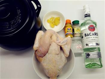 砂锅盐焗鸡的做法步骤1