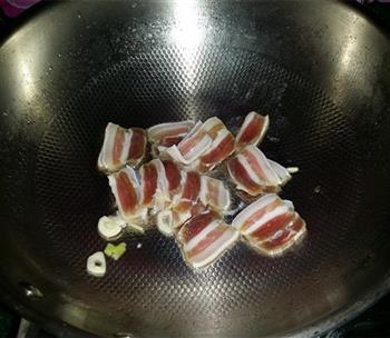 豆瓣酱芦笋炒咸肉的做法步骤8