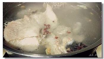 羊肉菌菇汤锅的做法步骤5