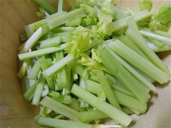 芹菜烩客家煎豆腐的做法步骤5