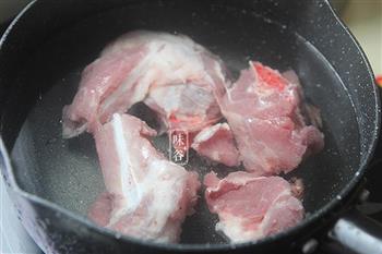 清热祛湿沙葛猪骨汤的做法步骤3