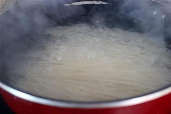 家常桂林米粉汤的做法步骤2