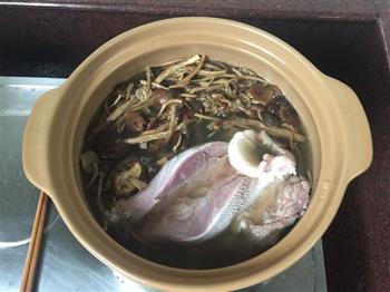 猪舌茶树菇汤的做法图解6