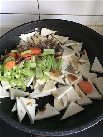 千叶豆腐炒芹菜的做法步骤6