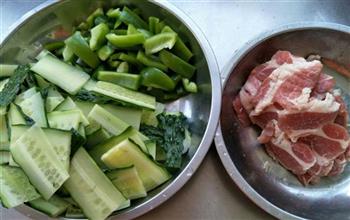 白果黄瓜炒肉片的做法步骤2