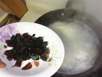 荠菜皮蛋瘦肉粥的做法步骤9