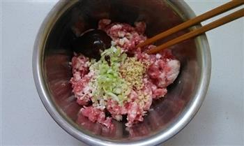 干炸香椿肉丸的做法步骤3