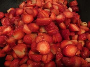 大颗粒草莓酱的做法步骤2