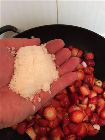 大颗粒草莓酱的做法步骤3