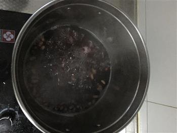 酒酿红豆花生汤的做法图解1