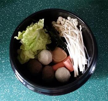 浓汤面疙瘩火锅的做法步骤3