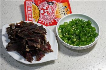 小炒腊牛肉的做法图解2