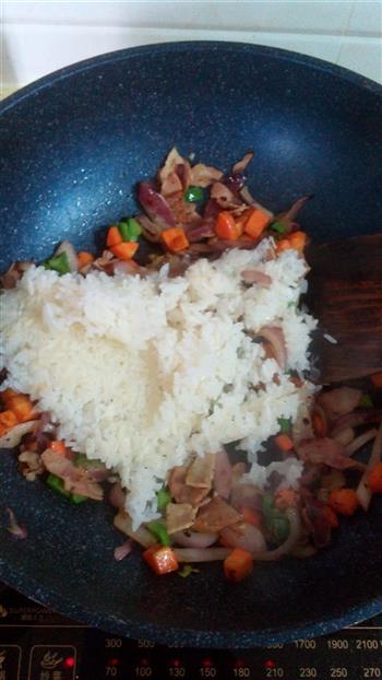 培根咖喱炒饭的做法步骤7