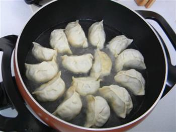 苣荬菜水煎饺的做法步骤11