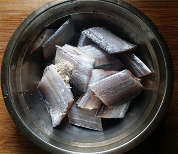 日式沙拉汁焗带鱼的做法步骤2
