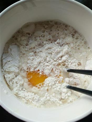 煎香椿鸡蛋饼的做法步骤3