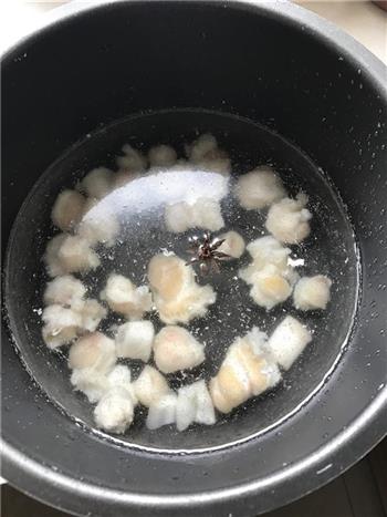 牛蹄筋炖土豆的做法步骤3