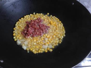 玉米青红椒炒肉丁的做法图解5