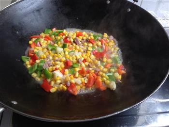 玉米青红椒炒肉丁的做法步骤7