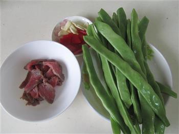 牛肉炒四季豆的做法步骤1