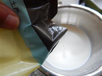 牛奶布丁的做法图解3
