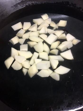 土豆炒饭的做法步骤3