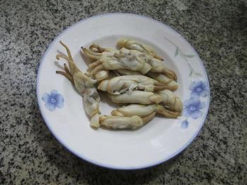 尖椒蟹味菇蛏子的做法步骤2