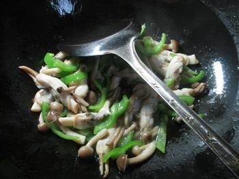 尖椒蟹味菇蛏子的做法步骤4