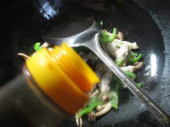 尖椒蟹味菇蛏子的做法步骤5