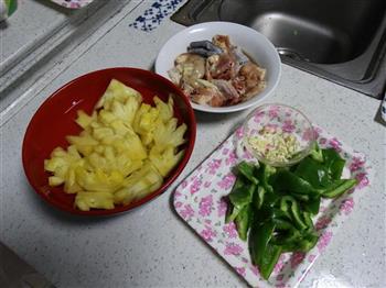 甜菠萝炒鸡肉的做法步骤1