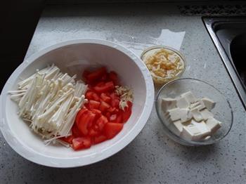 番茄金针菇虾皮汤的做法步骤1