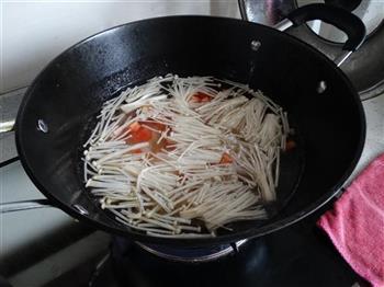 番茄金针菇虾皮汤的做法步骤3