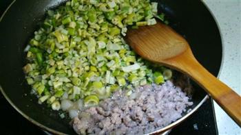 小笋酸菜炒肉泥的做法步骤7