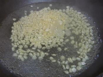 咸蛋黄炒玉米的做法图解2