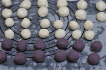 紫薯蛋黄酥的做法步骤8