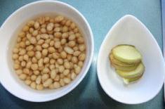 黄豆排骨汤的做法步骤1