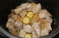 黄豆排骨汤的做法步骤3